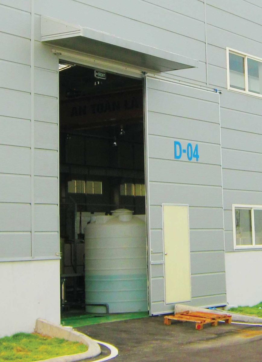 cửa panel t&ocirc;n xốp